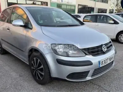 Usado VW Golf IV Conceptline 75 CV (55 kW) 2005 Gris / plata Berlina