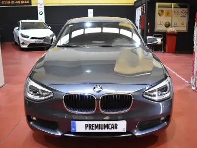 Usado BMW 118 150 CV (110 kW) 2015 Gris / plata Utilitario