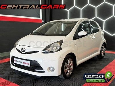 Usado Toyota Aygo Connect Style 68 CV (50 kW) 2012 Blanco Utilitario