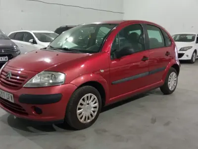 Usado Citroën C3 61 CV (44 kW) 2003 Rojo Berlina
