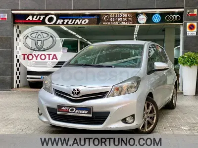 Usado Toyota Yaris Active 90 CV (66 kW) 2013 Gris / plata Utilitario