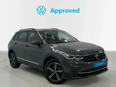 Usado VW Tiguan Life 150 CV (110 kW) 2021 Gris SUV
