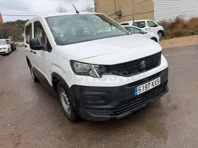 Usado Peugeot Rifter Access 75 CV (55 kW) 2019 Blanco Monovolumen