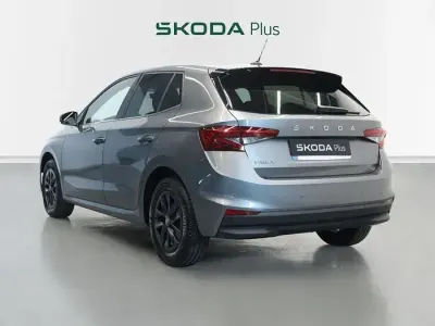 Usado Skoda Fabia Selection 95 CV (69 kW) 2025 Gris Utilitario