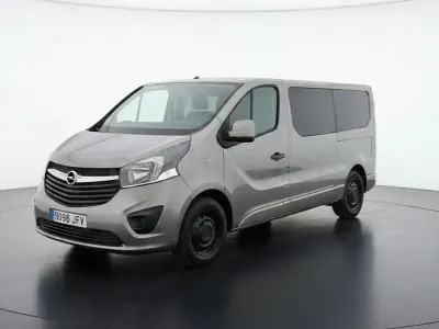 Usado Renault Trafic 110 CV (80 kW) 2015 Gris / plata Monovolumen