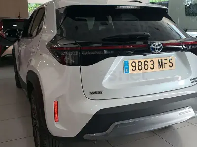 Usado Toyota Yaris Cross 116 CV (85 kW) 2023 Blanco SUV