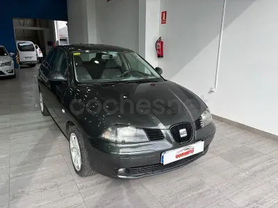 Usado Seat Ibiza Sport 100 CV (73 kW) 2002 Verde Utilitario