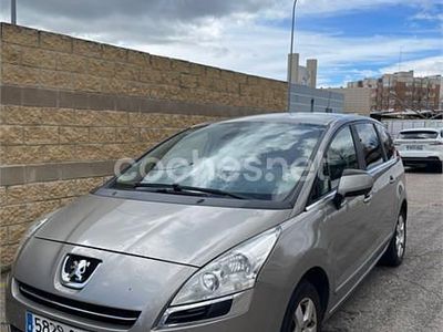 Usado Peugeot 5008 Premium 110 CV (80 kW) 2010 Beige Monovolumen