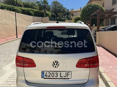 Usado VW Touran Advance 105 CV (77 kW) 2014 Gris / plata Monovolumen