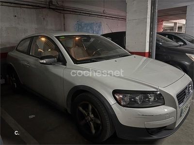 Usado Volvo C30 Kinetic 100 CV (73 kW) 2007 Amarillo Utilitario