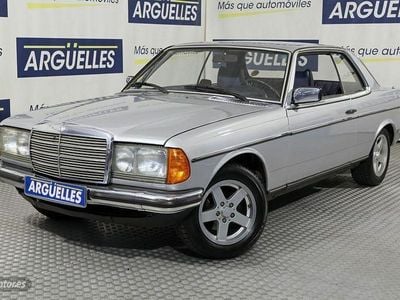 Usado Mercedes C280 156 CV (114 kW) 1979 Gris Coupe