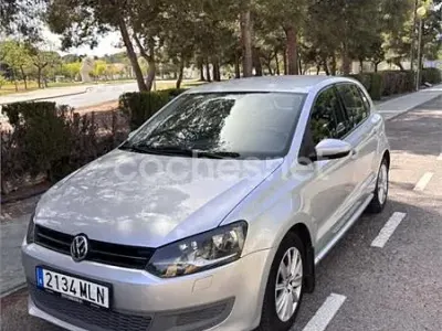 Usado VW Polo Advance 70 CV (51 kW) 2010 Gris / plata Utilitario