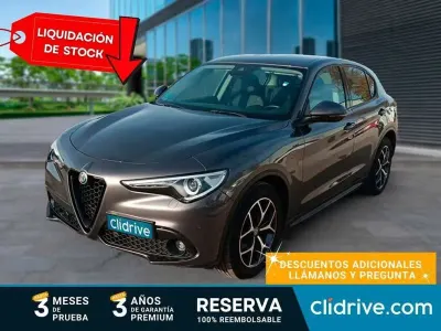Usado Alfa Romeo Stelvio Sprint 190 CV (139 kW) 2021 Gris SUV