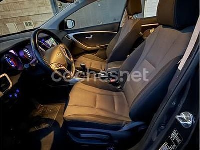 Usado Hyundai i30 110 CV (80 kW) 2016 Gris / plata Berlina