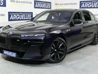 Usado BMW M760e 571 CV (419 kW) 2023 Negro Berlina
