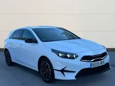 Usado Kia Ceed Style 100 CV (73 kW) 2025 Blanco Utilitario