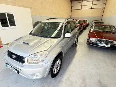 Usado Toyota RAV4 Luna 116 CV (85 kW) 2005 Gris / plata SUV