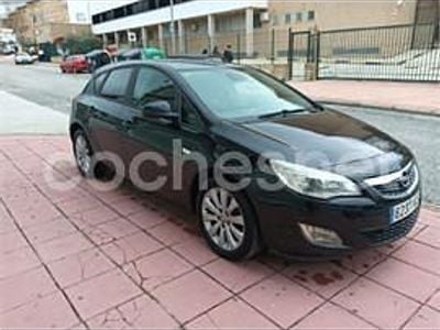 Usado Opel Astra Selective 110 CV (80 kW) 2012 Negro Berlina