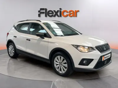 Usado Seat Arona Ecomotive 95 CV (69 kW) 2020 Blanco SUV
