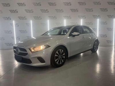 Usado Mercedes A180 116 CV (85 kW) 2020 Gris Utilitario