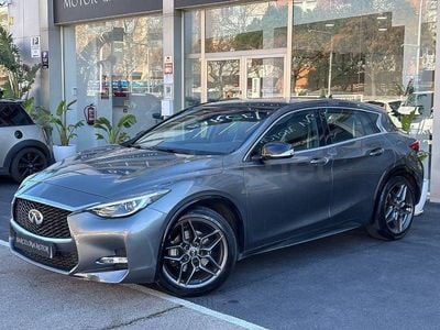 Usado Infiniti Q30 Sport Tech 211 CV (155 kW) 2017 Gris / plata Berlina