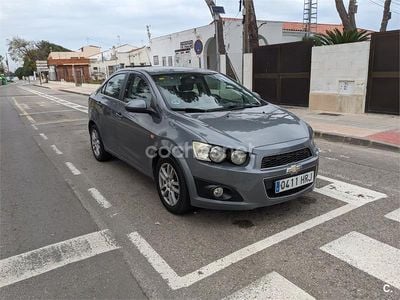 Usado Chevrolet Aveo LTZ 95 CV (69 kW) 2013 Gris / plata Berlina