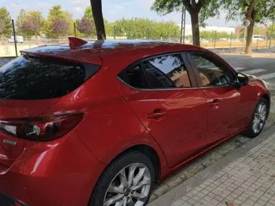 Usado Mazda 3 Comfort 105 CV (77 kW) 2016 Rojo Utilitario