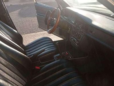 Usado Mercedes 190 150 CV (110 kW) 1984 Gris Berlina