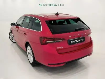 Usado Skoda Octavia Selection 150 CV (110 kW) 2025 Rojo Familiar