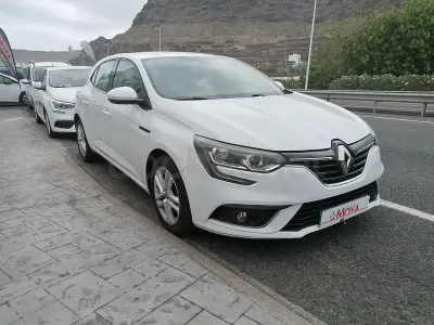 Usado Renault Mégane IV LIMITED 95 CV (69 kW) 2019 Blanco Berlina