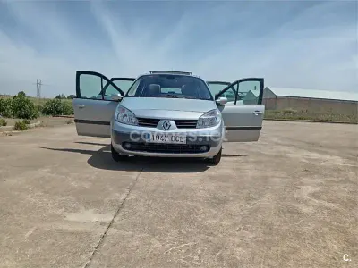 Usado Renault Scénic II Dynamique 120 CV (88 kW) 2004 Gris / plata Monovolumen