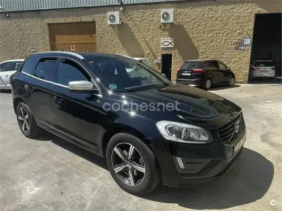 Usado Volvo XC60 R-Design Momentum 190 CV (139 kW) 2017 Negro SUV