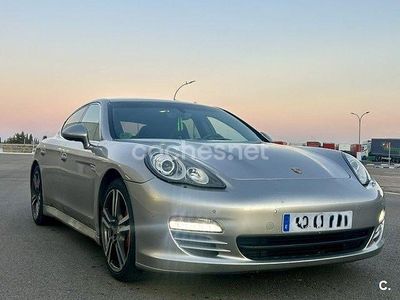 Käytetty Porsche Panamera 4S 400 HP (294 kW) 2010 Harmaa Sedan