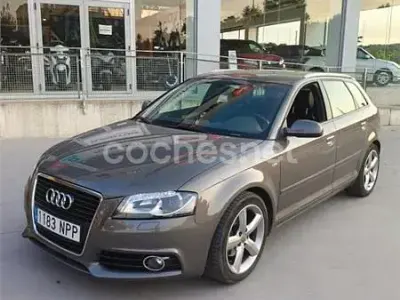 Usado Audi A3 Attraction 140 CV (102 kW) 2011 Gris / plata Utilitario