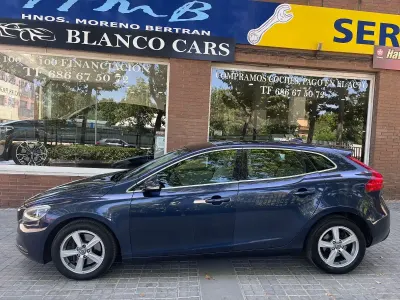 Usado Volvo V40 Momentum 150 CV (110 kW) 2012 Azul Utilitario
