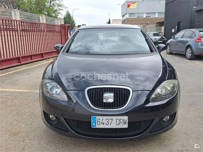 Usado Seat Leon Sport 102 CV (75 kW) 2005 Negro Utilitario