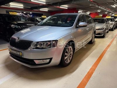 Usado Skoda Octavia Ambition 105 CV (77 kW) 2015 Gris / plata Familiar