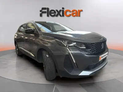 Usado Peugeot 5008 Allure 131 CV (96 kW) 2024 Gris SUV
