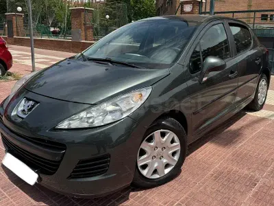 Usado Peugeot 207 Envy 95 CV (69 kW) 2010 Verde Berlina