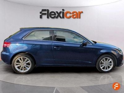 Azul Usado 2015 Audi A3 Attraction Utilitario | 11.990 € (Precio justo)