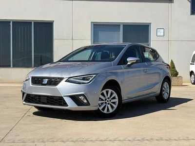 Usado Seat Ibiza Style 110 CV (80 kW) 2023 Gris / plata Utilitario