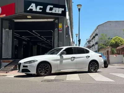 Usado Alfa Romeo Giulia 200 CV (147 kW) 2017 Blanco Berlina