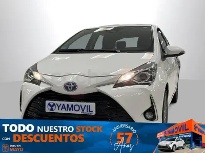 Usado Toyota Yaris Hybrid Active 100 CV (73 kW) 2019 Blanco Berlina