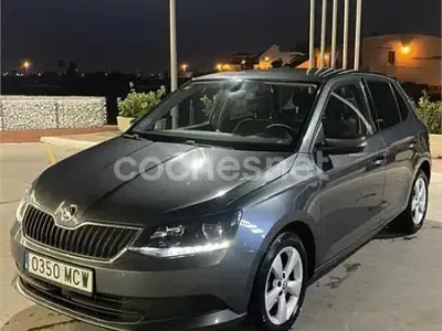 Usado Skoda Fabia 90 CV (66 kW) 2016 Gris / plata Berlina