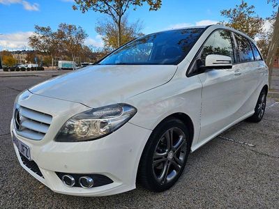 Usado Mercedes B180 109 CV (80 kW) 2015 Blanco Monovolumen