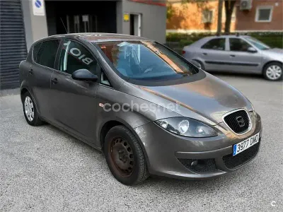 Usado Seat Toledo Reference 105 CV (77 kW) 2005 Gris / plata Utilitario