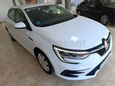 Begagnad Renault Mégane II Intens 115 HK (84 kW) 2022 Vit Sedan