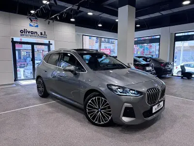 Usado BMW 225 Active Tourer Comfort Edition 245 CV (180 kW) 2023 Gris / plata Monovolumen