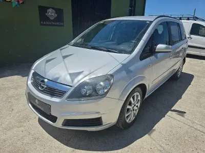 Usado Opel Zafira Enjoy 120 CV (88 kW) 2007 Gris / plata Monovolumen