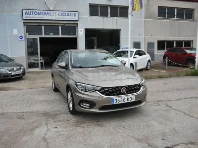 Usado Fiat Tipo Easy 95 CV (69 kW) 2017 Beige Berlina